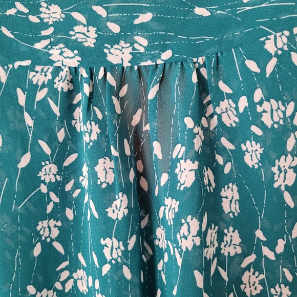 Women's Fun to Fun Floral Flowy Teal Blouse Sz. S - Picture 4 of 5
